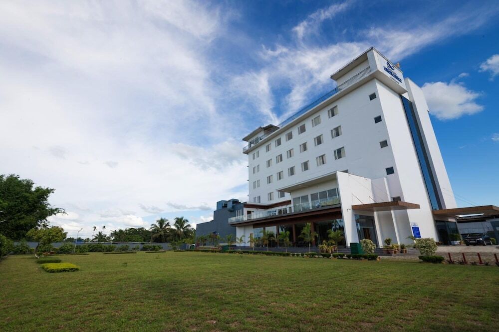 Дибругарх: Pushkara Sarovar Portico Dibrugarh