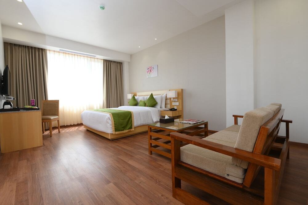 Дибругарх: Pushkara Sarovar Portico Dibrugarh