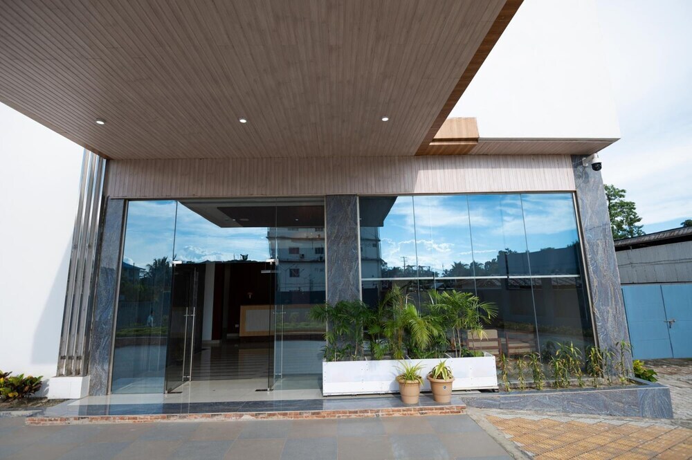 Дибругарх: Pushkara Sarovar Portico Dibrugarh