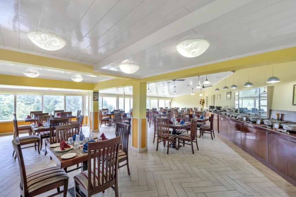 Мумбаи: Club Mahindra Mussoorie