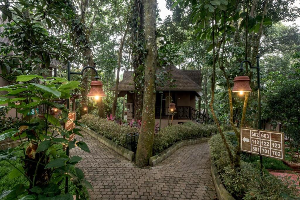 Мумбаи: Club Mahindra Thekkady