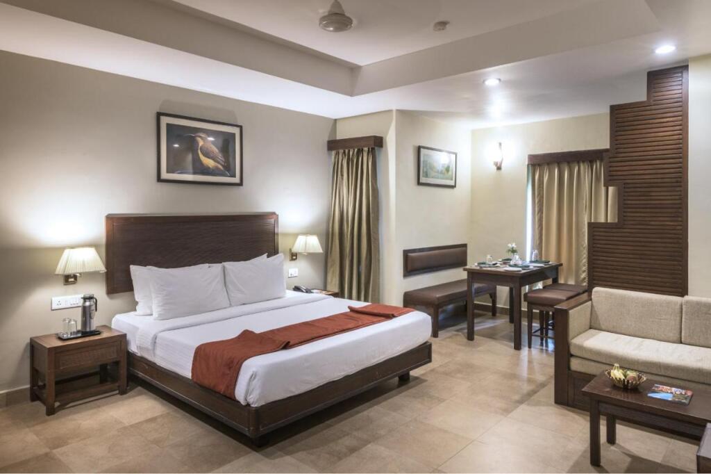 Мумбаи: Club Mahindra Thekkady