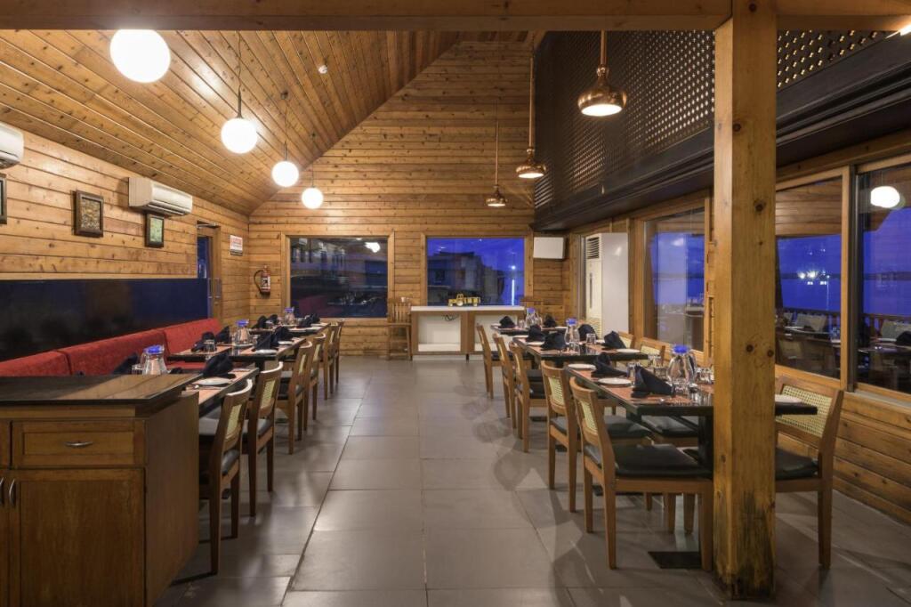 Мумбаи: Club Mahindra Ashtamudi