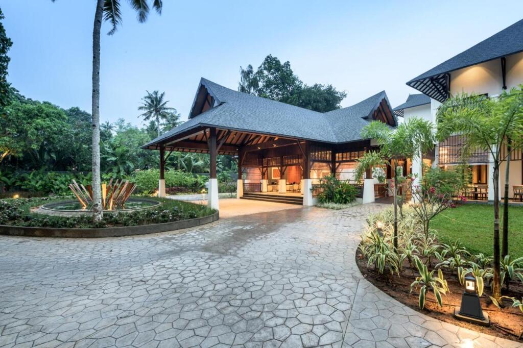 Мумбаи: Club Mahindra Ashtamudi