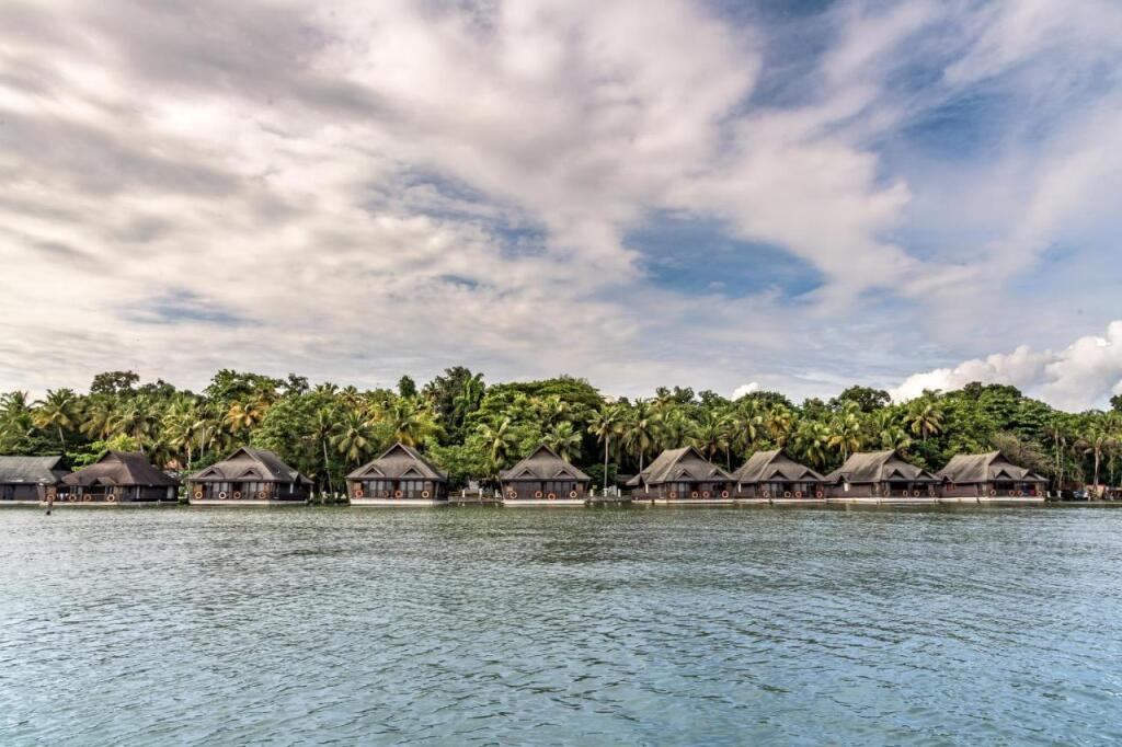 Мумбаи: Club Mahindra Ashtamudi