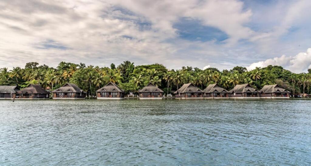 Мумбаи: Club Mahindra Ashtamudi