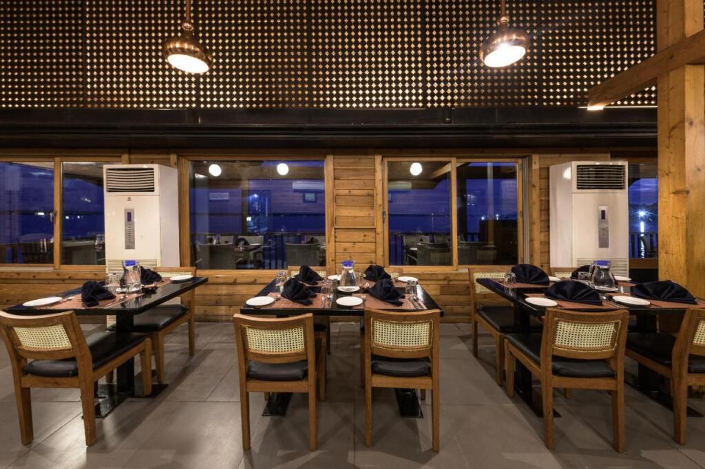 Мумбаи: Club Mahindra Ashtamudi
