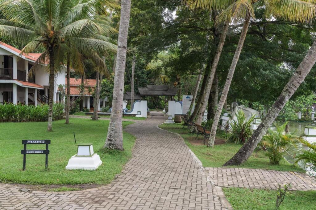 Мумбаи: Club Mahindra Ashtamudi