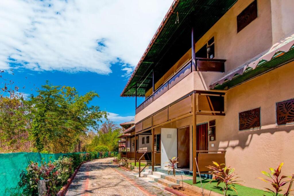Мумбаи: Club Mahindra Netrang