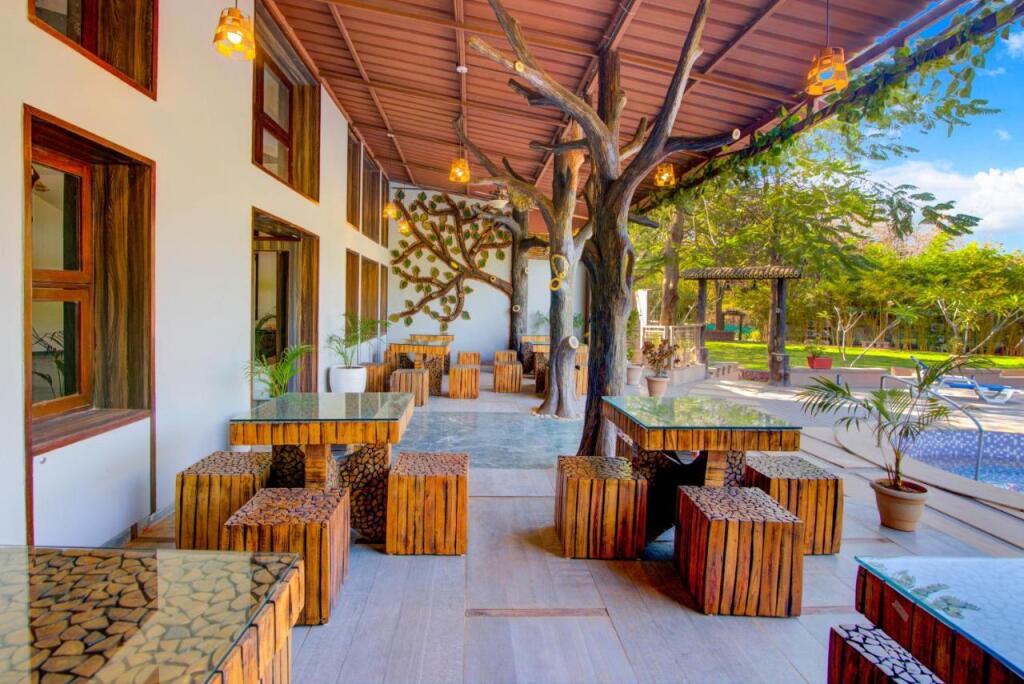 Мумбаи: Club Mahindra Netrang