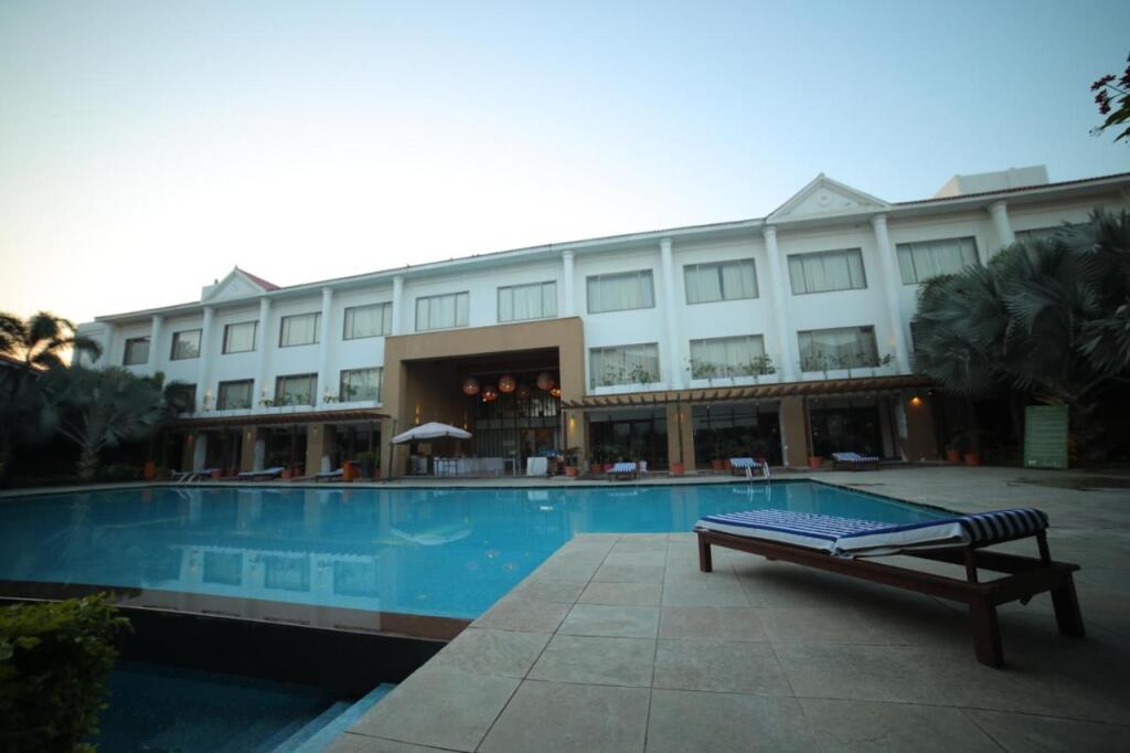 Мумбаи: Club Mahindra Kensville