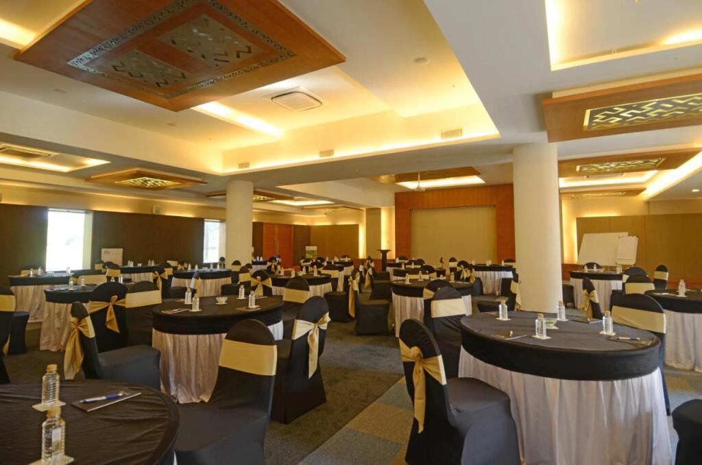 Мумбаи: Club Mahindra Kensville