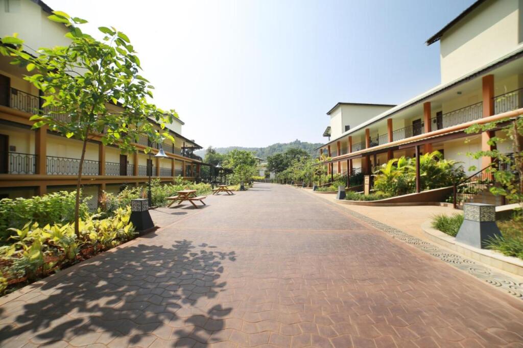 Мумбаи: Club Mahindra Assonora