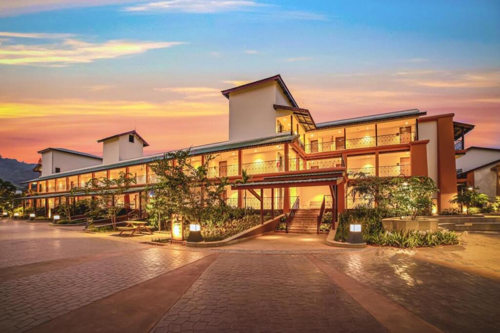 Мумбаи: Club Mahindra Assonora