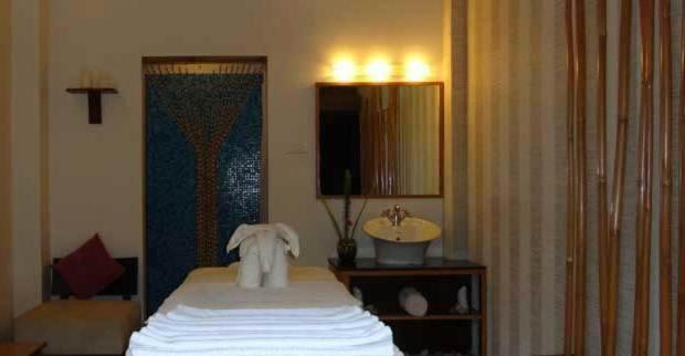 Мумбаи: Club Mahindra Baiguney