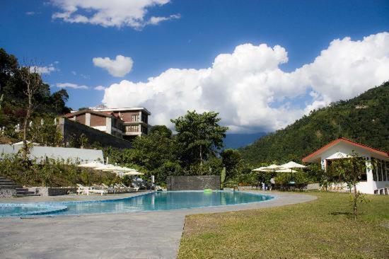Мумбаи: Club Mahindra Baiguney