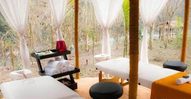 Мумбаи: Club Mahindra Baiguney