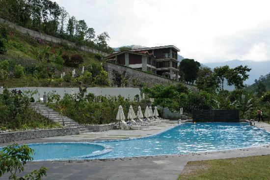Мумбаи: Club Mahindra Baiguney
