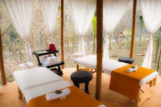 Мумбаи: Club Mahindra Baiguney