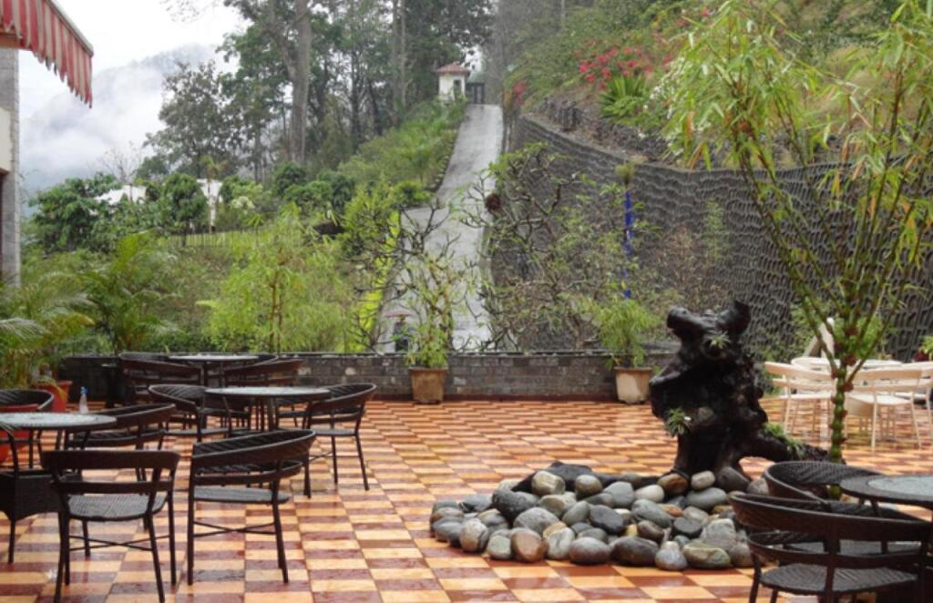 Мумбаи: Club Mahindra Baiguney
