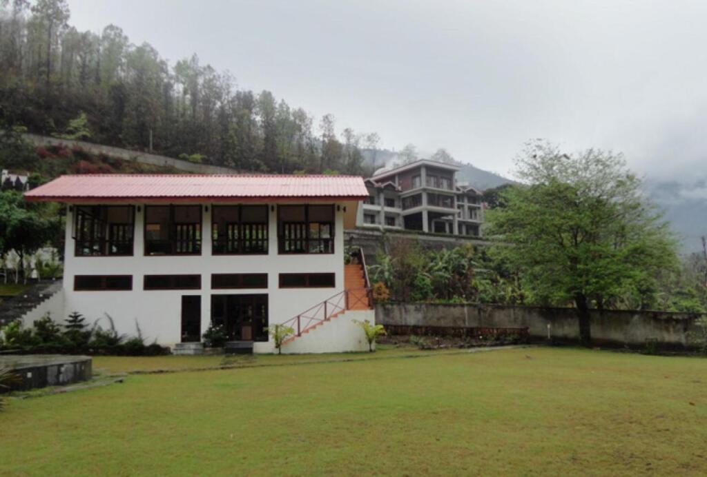Мумбаи: Club Mahindra Baiguney