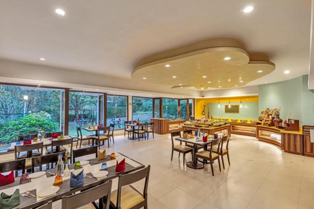 Мумбаи: Club Mahindra Snow Peaks Manali