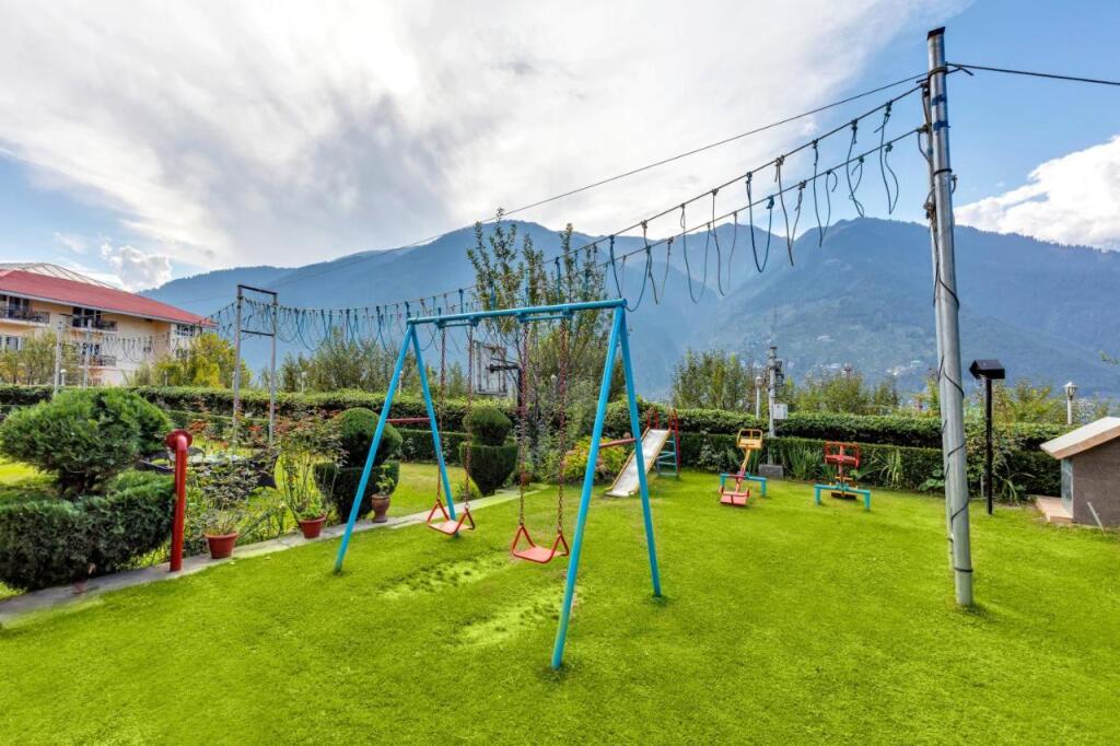 Мумбаи: Club Mahindra Snow Peaks Manali