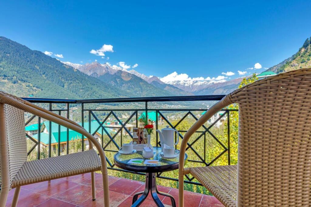 Мумбаи: Club Mahindra Snow Peaks Manali