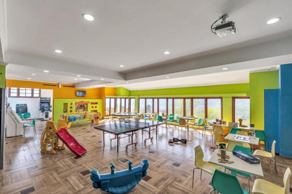 Мумбаи: Club Mahindra Snow Peaks Manali
