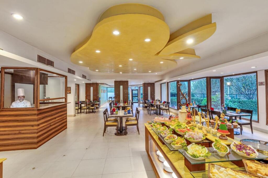 Мумбаи: Club Mahindra Snow Peaks Manali
