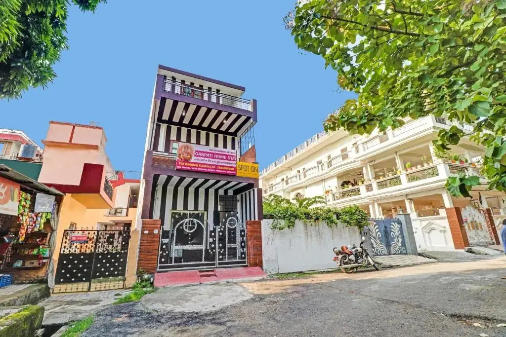 Дехрадун: SPOT ON Ganpati Home Stays