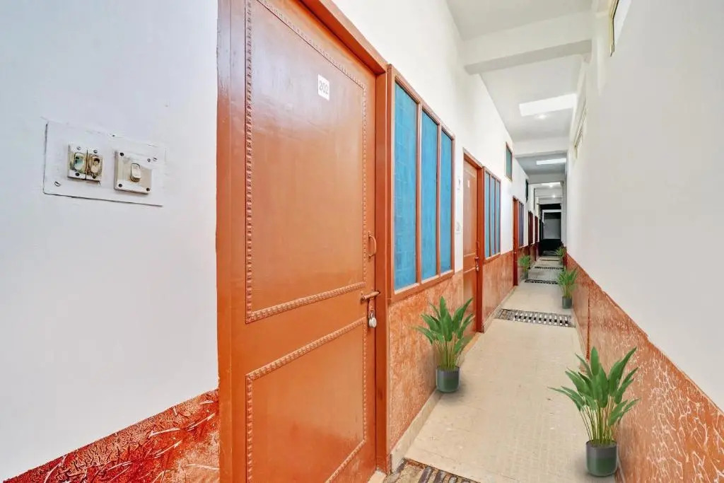 Дехрадун: SPOT ON Ganpati Home Stays