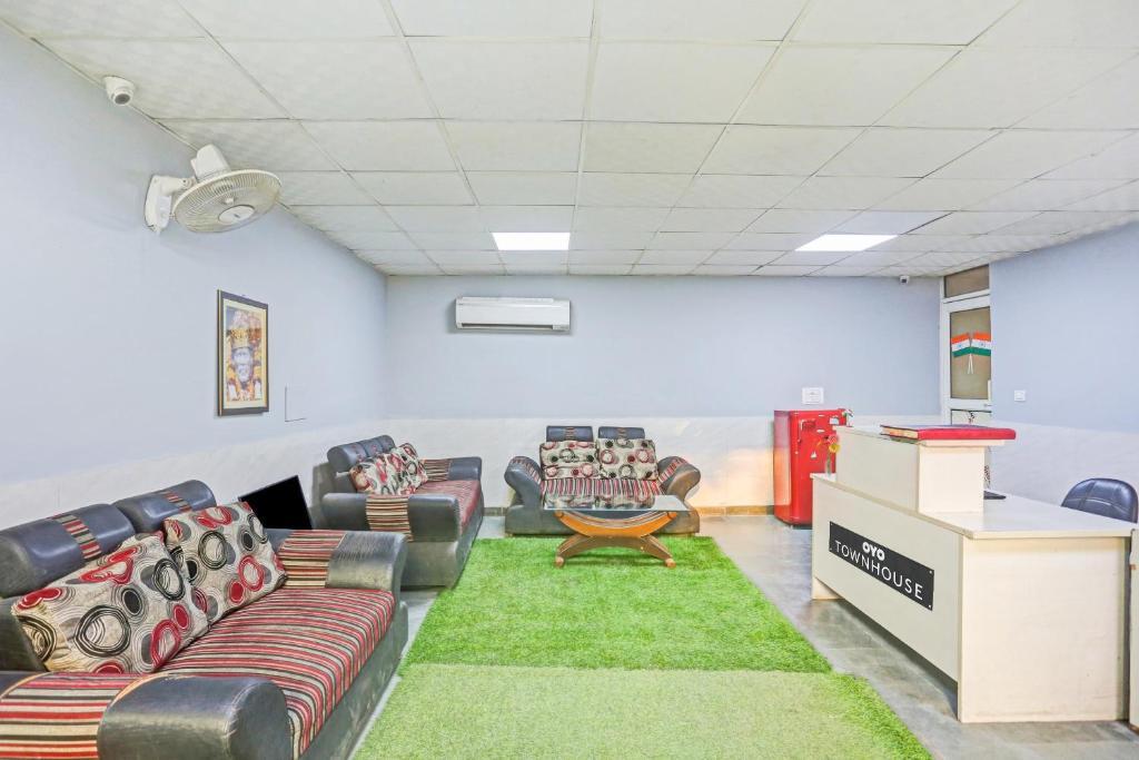 Нойда: OYO Townhouse 1030 Zodiac Near Botanic Garden of Indian Republic