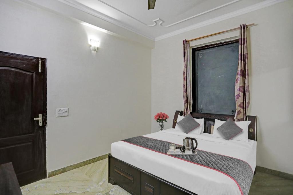 Нойда: Townhouse 1053 Hotel The Premier View