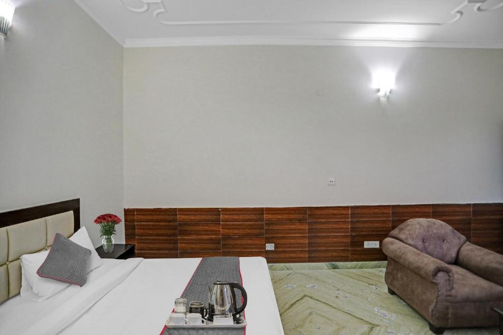 Нойда: Townhouse 1053 Hotel The Premier View