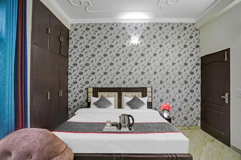 Нойда: Townhouse 1053 Hotel The Premier View