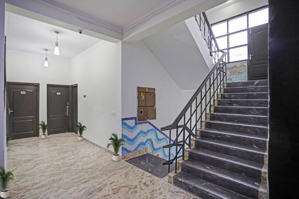 Нойда: Townhouse 1053 Hotel The Premier View