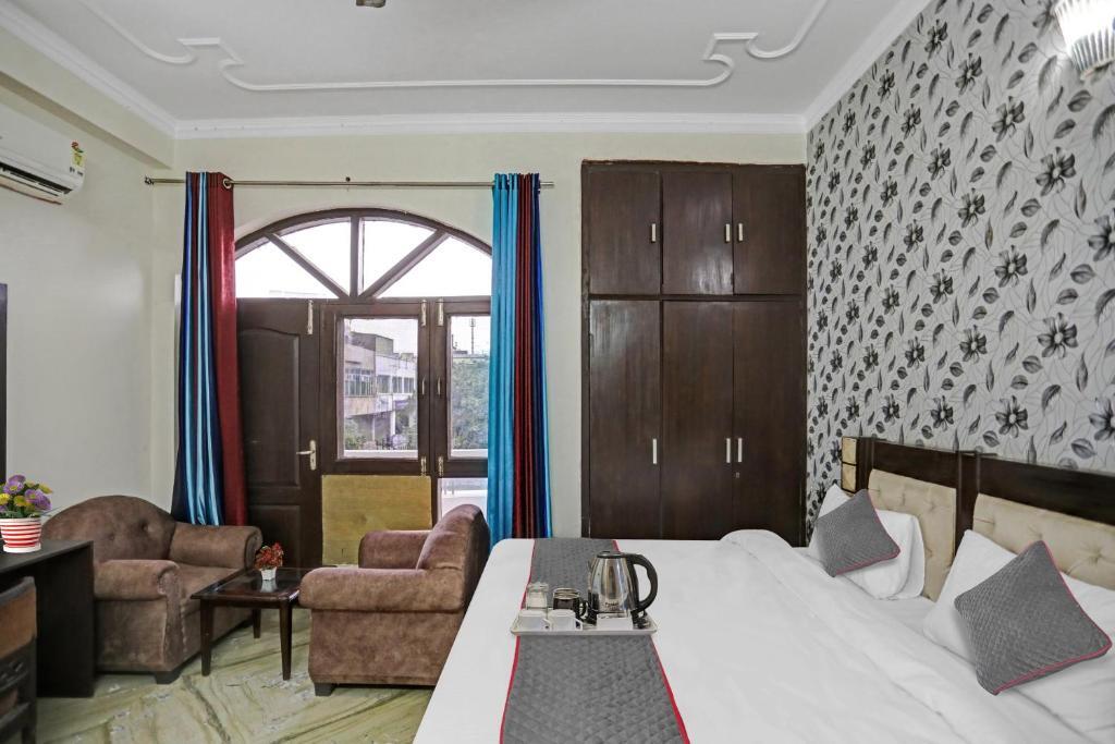 Нойда: Townhouse 1053 Hotel The Premier View
