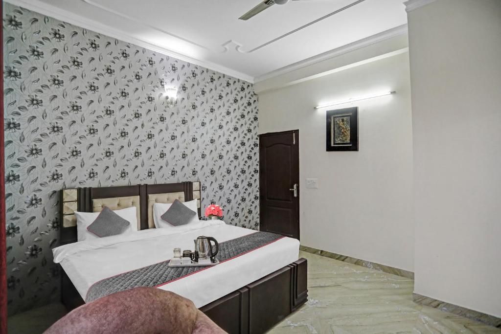 Нойда: Townhouse 1053 Hotel The Premier View