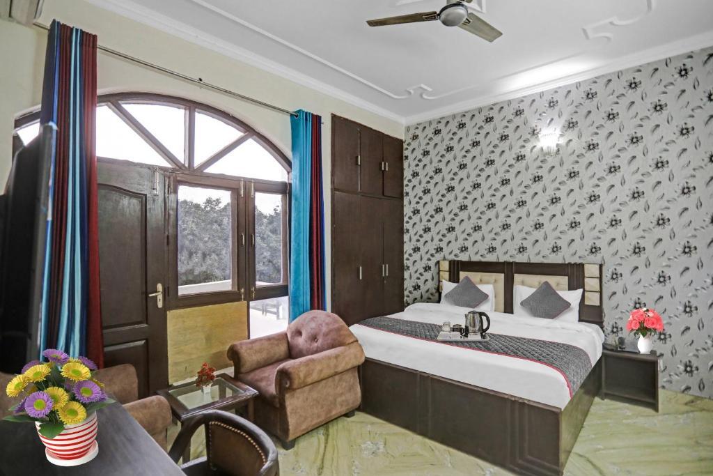 Нойда: Townhouse 1053 Hotel The Premier View