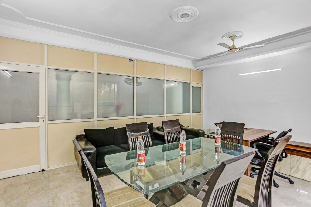 Нойда: OYO Townhouse 1071 Hotel Metro Inn Residency Near ISKCON Temple Noida