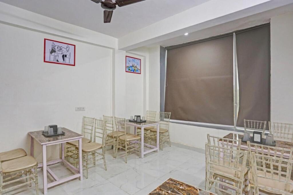 Нойда: OYO Townhouse 1062 Paradise Inn Near Noida Sector 51 Metro Station