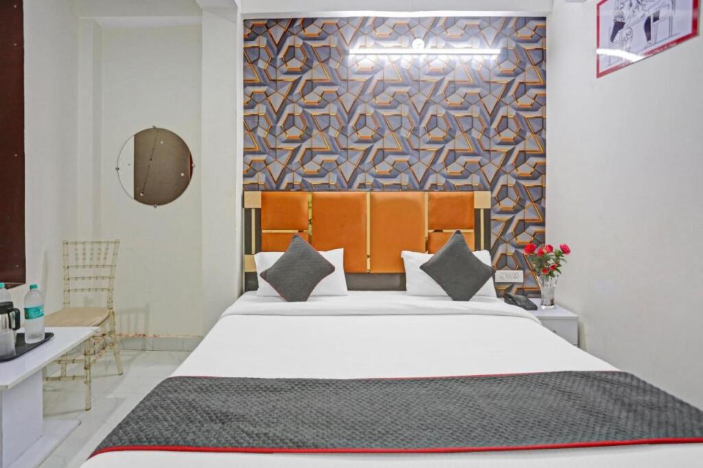 Нойда: OYO Townhouse 1062 Paradise Inn Near Noida Sector 51 Metro Station