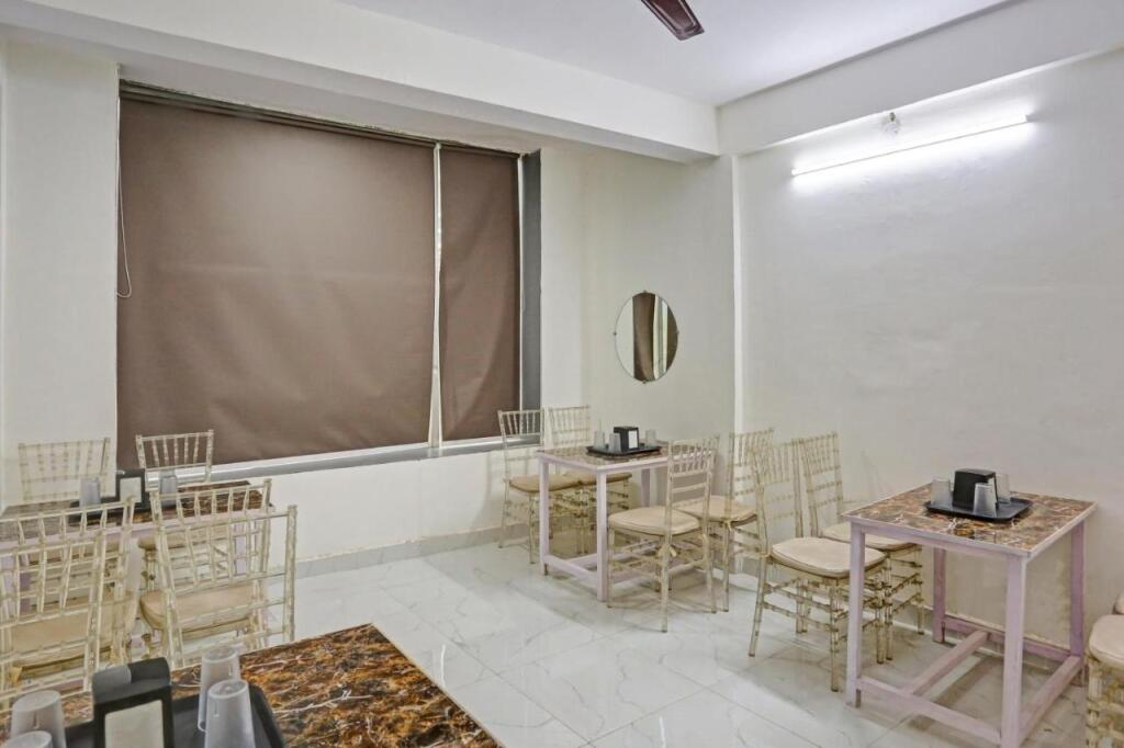Нойда: OYO Townhouse 1062 Paradise Inn Near Noida Sector 51 Metro Station