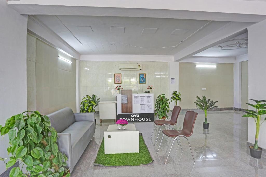 Нойда: Townhouse Oak 1078 Hotel Dream Town
