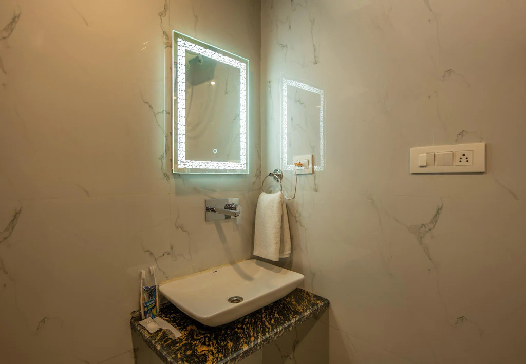 Харидвар: Hotel Ayu Suites