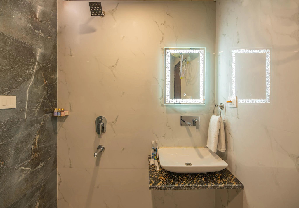 Харидвар: Hotel Ayu Suites