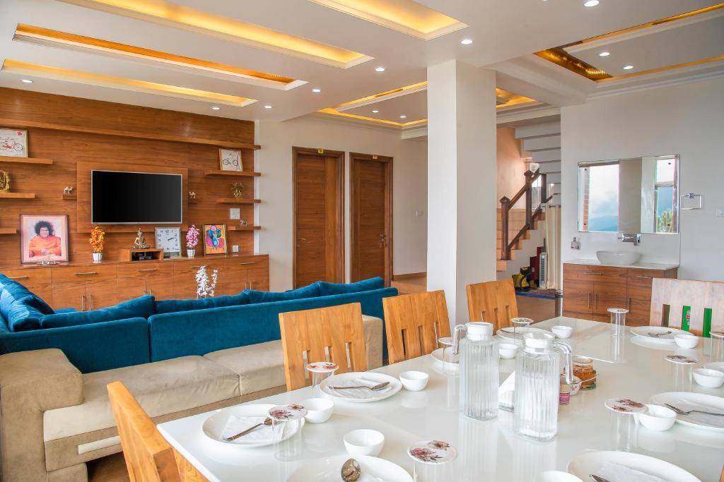 Шимла: The White Haven Homestay I Rooms & Kitchen