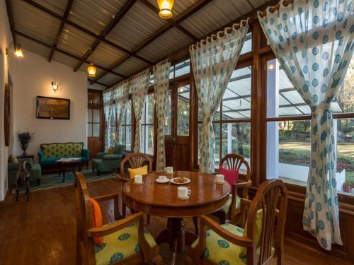 Ути: SaffronStays Milton Abbott Estate
