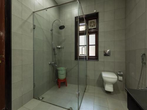 Ути: SaffronStays Milton Abbott Estate